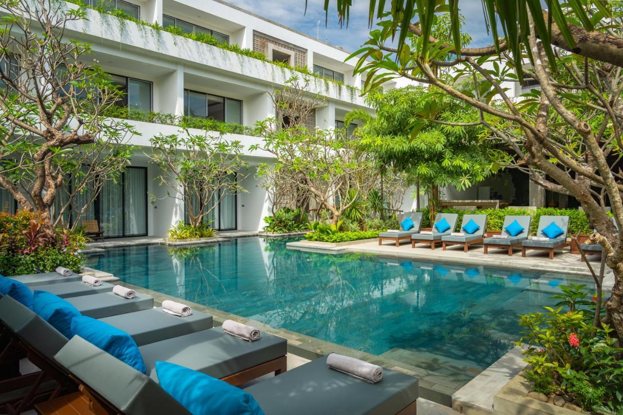 Eightfold Urban Resort Siem Reap Bagian luar foto The hotel's pool