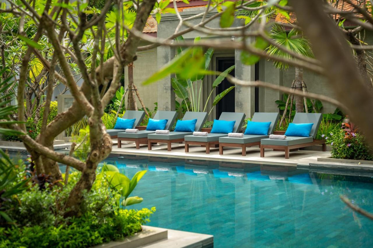 Eightfold Urban Resort Siem Reap Bagian luar foto The swimming pool at the hotel