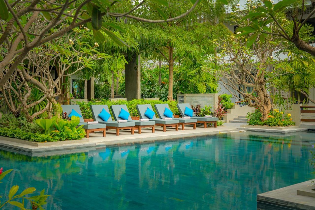 Eightfold Urban Resort Siem Reap Bagian luar foto The swimming pool at The Sukhothai