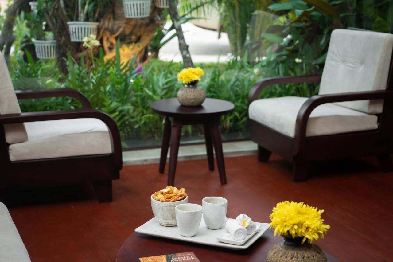 Eightfold Urban Resort Siem Reap Bagian luar foto A room at the hotel