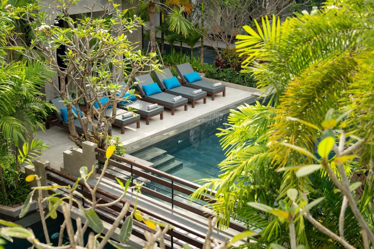 Eightfold Urban Resort Siem Reap Bagian luar foto The swimming pool at the hotel