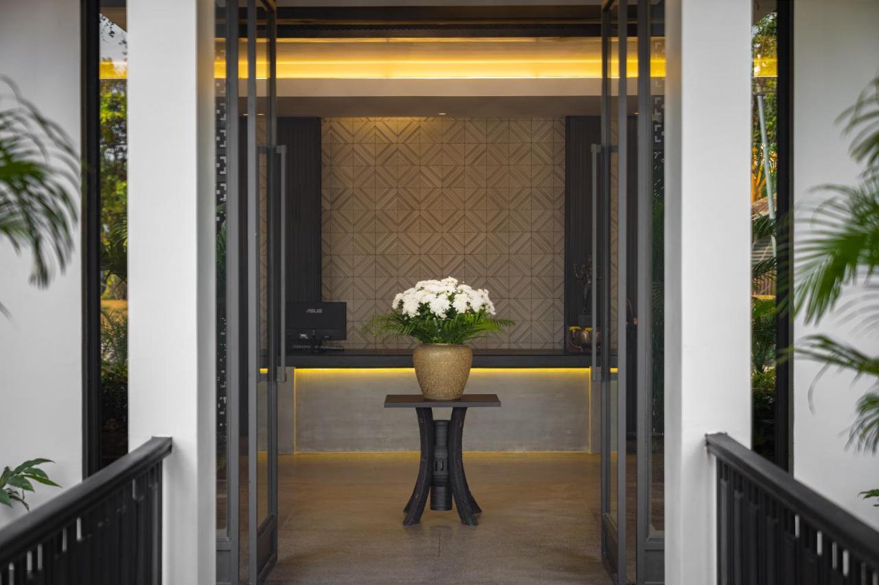 Eightfold Urban Resort Siem Reap Bagian luar foto The reception area at the hotel
