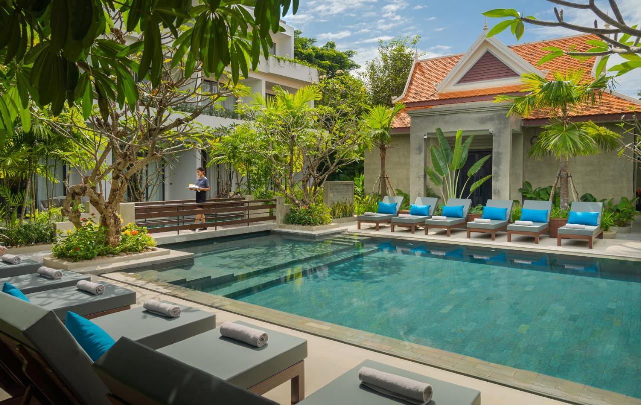Eightfold Urban Resort Siem Reap Bagian luar foto The swimming pool at The Library