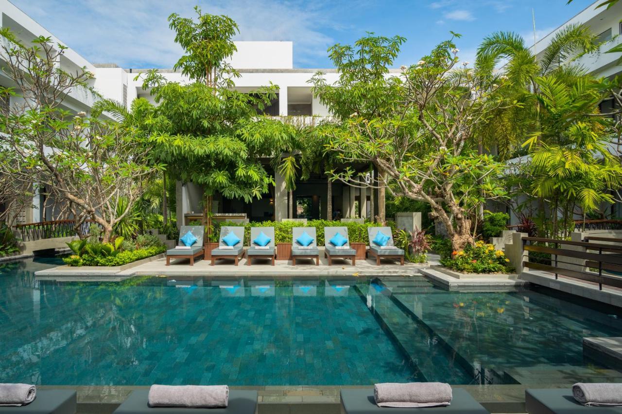 Eightfold Urban Resort Siem Reap Bagian luar foto The hotel's pool