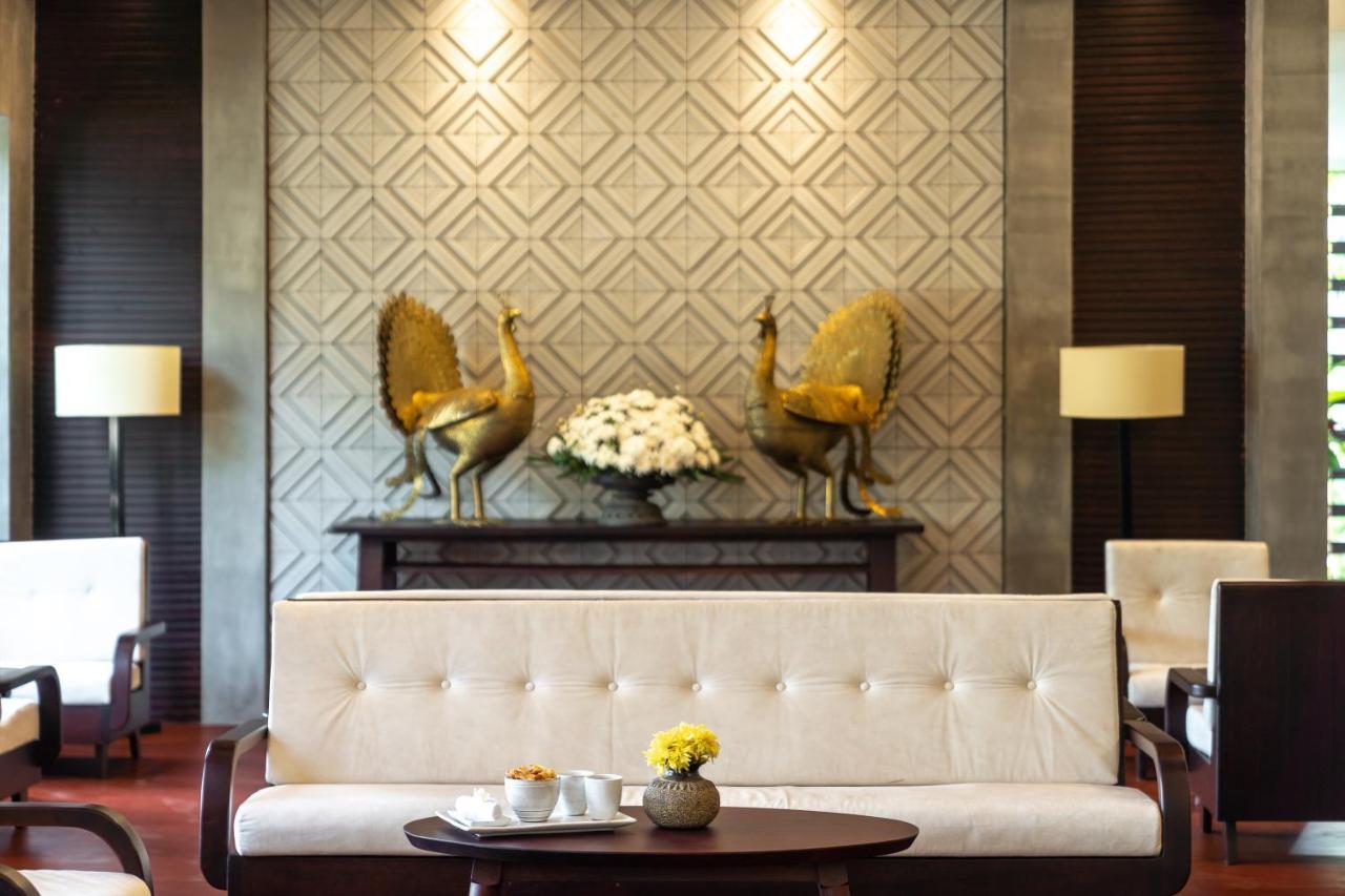 Eightfold Urban Resort Siem Reap Bagian luar foto The interior of the hotel