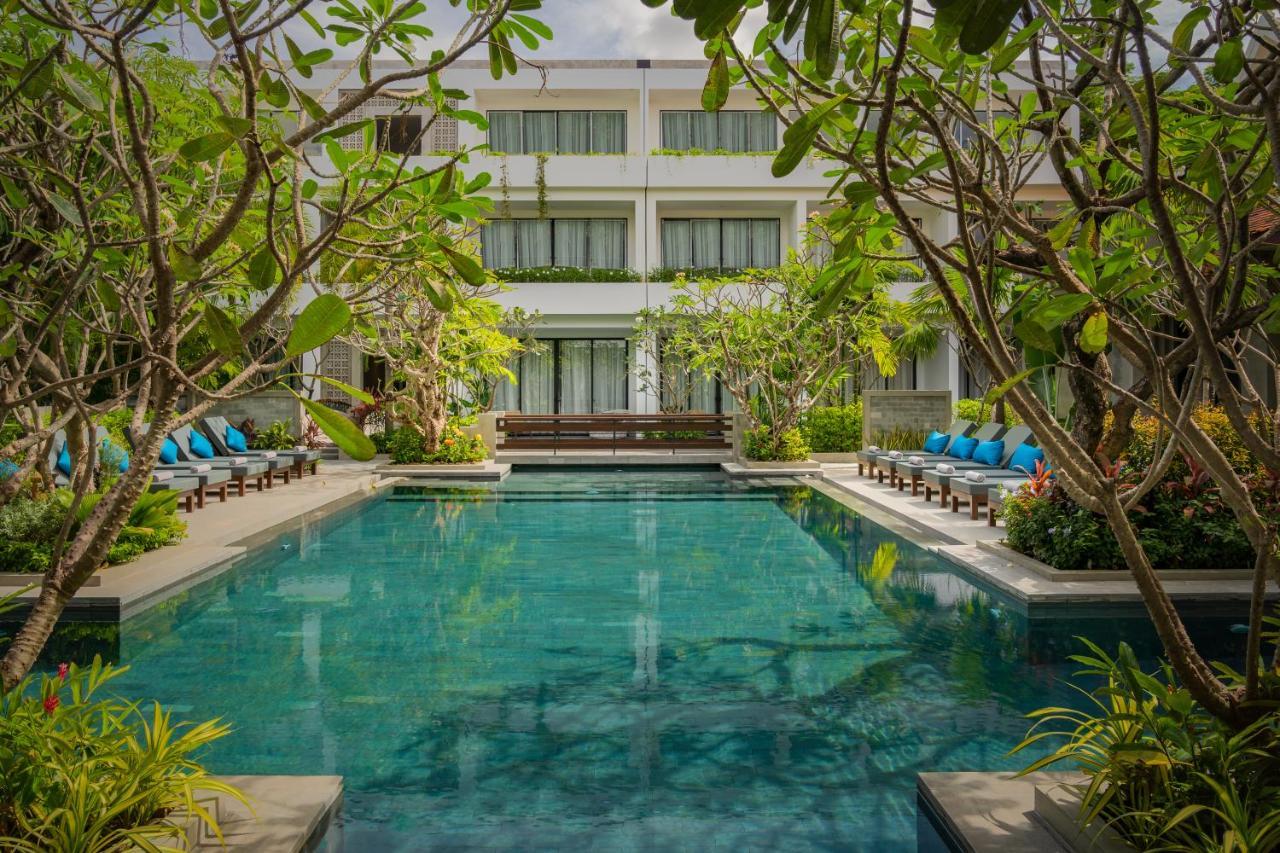 Eightfold Urban Resort Siem Reap Bagian luar foto The hotel's swimming pool
