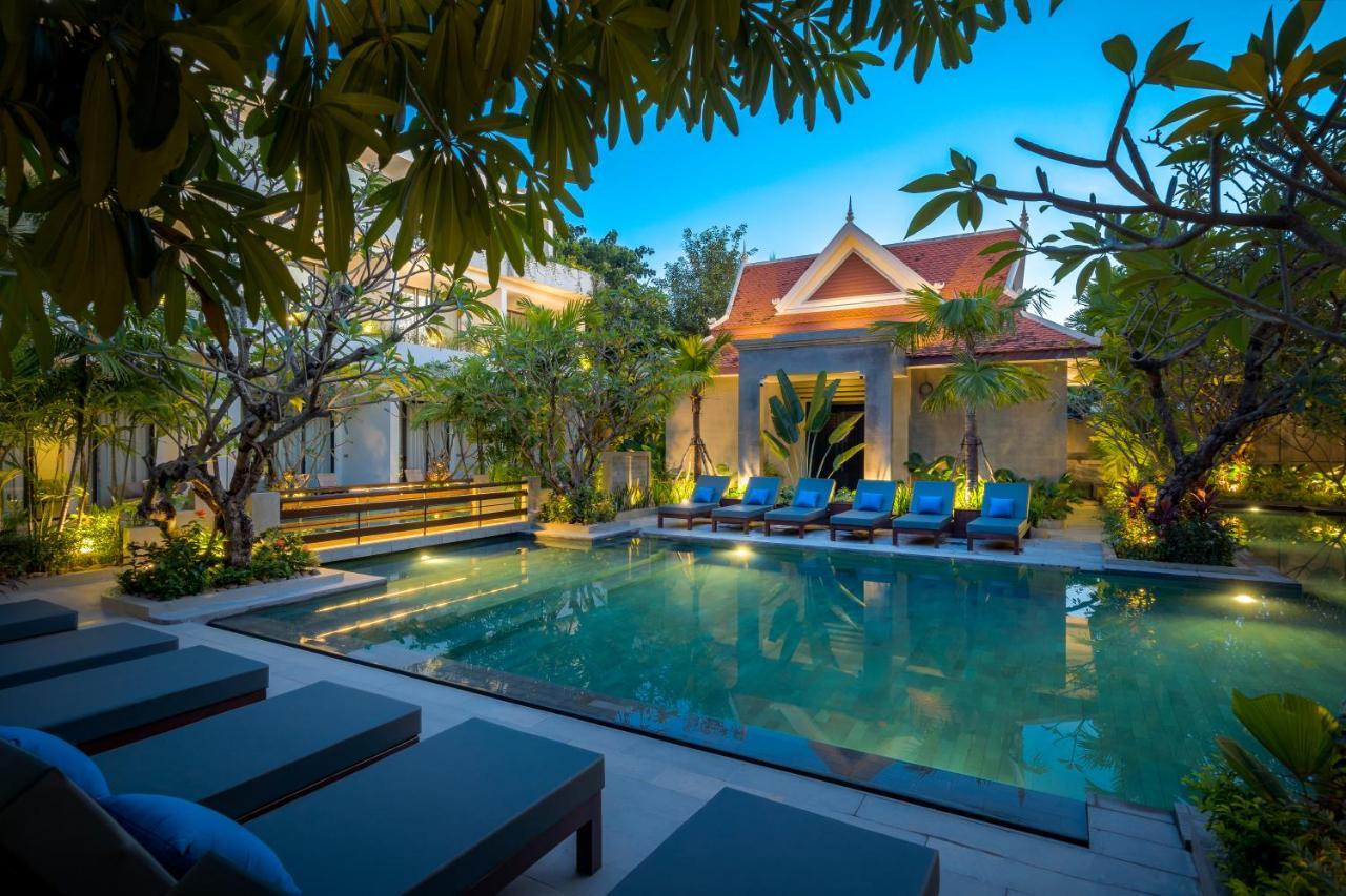 Eightfold Urban Resort Siem Reap Bagian luar foto The hotel's swimming pool