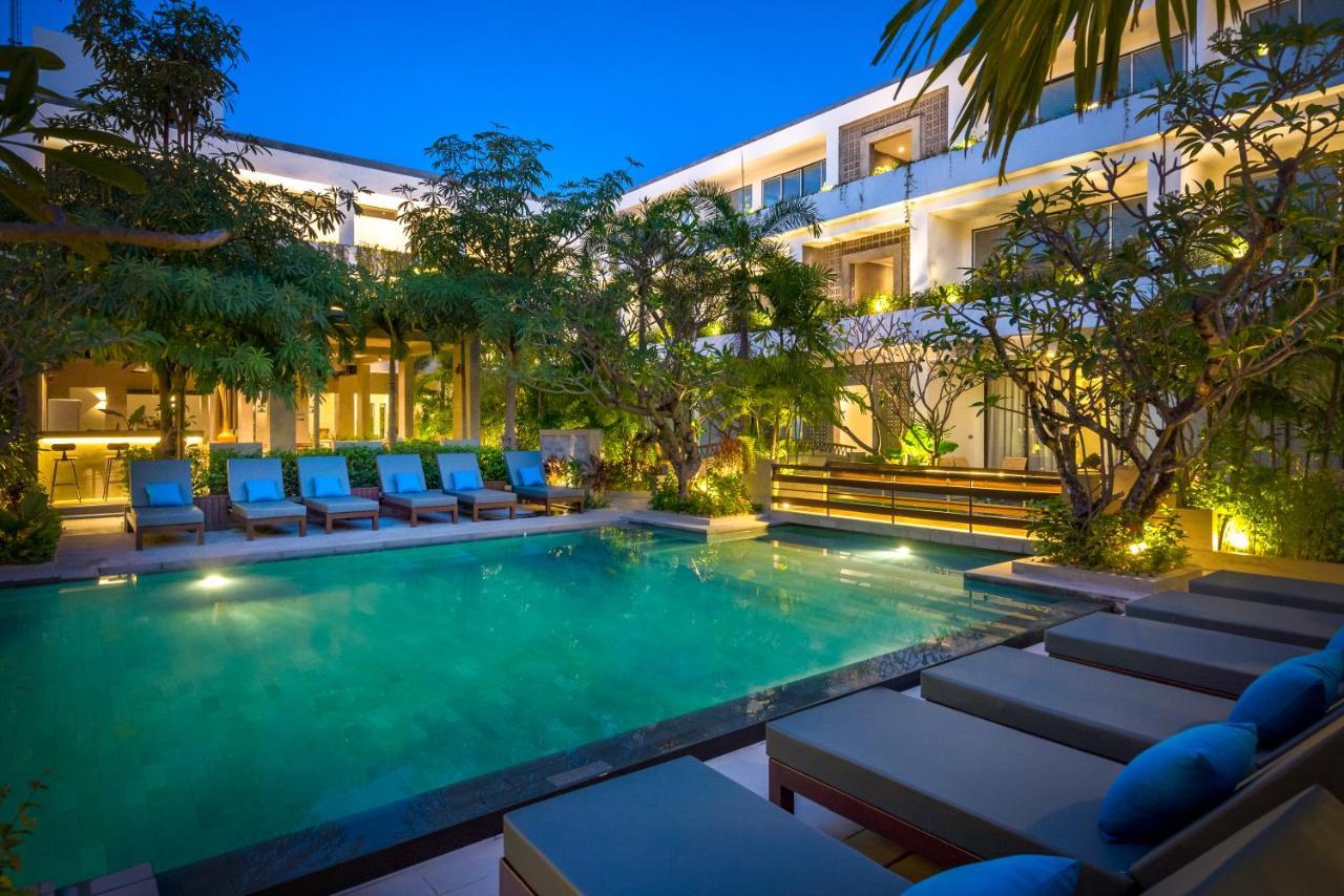 Eightfold Urban Resort Siem Reap Bagian luar foto The hotel's pool