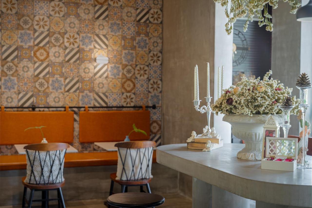 Eightfold Urban Resort Siem Reap Bagian luar foto Interior of the restaurant
