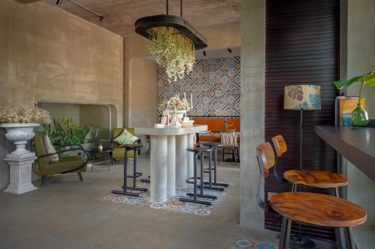Eightfold Urban Resort Siem Reap Bagian luar foto The interior of the restaurant