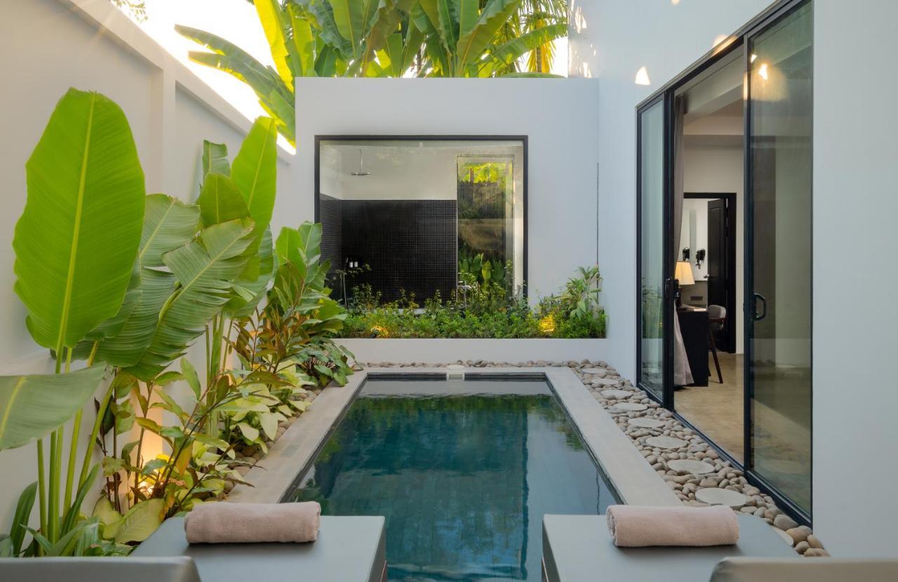 Eightfold Urban Resort Siem Reap Bagian luar foto A private pool at a hotel