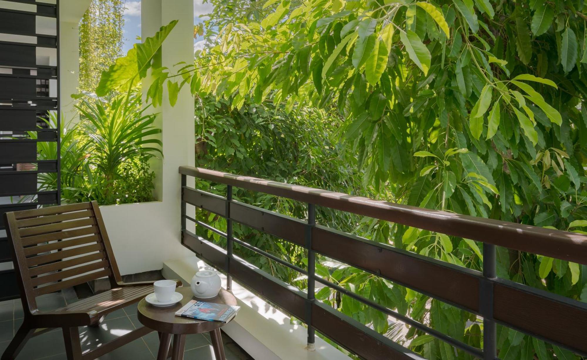 Eightfold Urban Resort Siem Reap Ruang foto A balcony